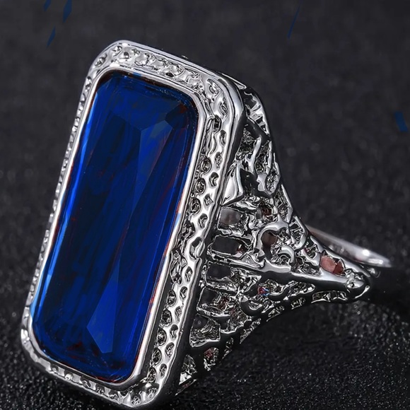 Large Rectangular Sapphire Blue Ring - Picture 2 of 4